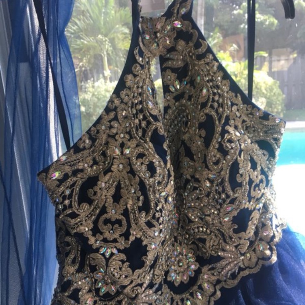 Dress - Picture 7 of 8